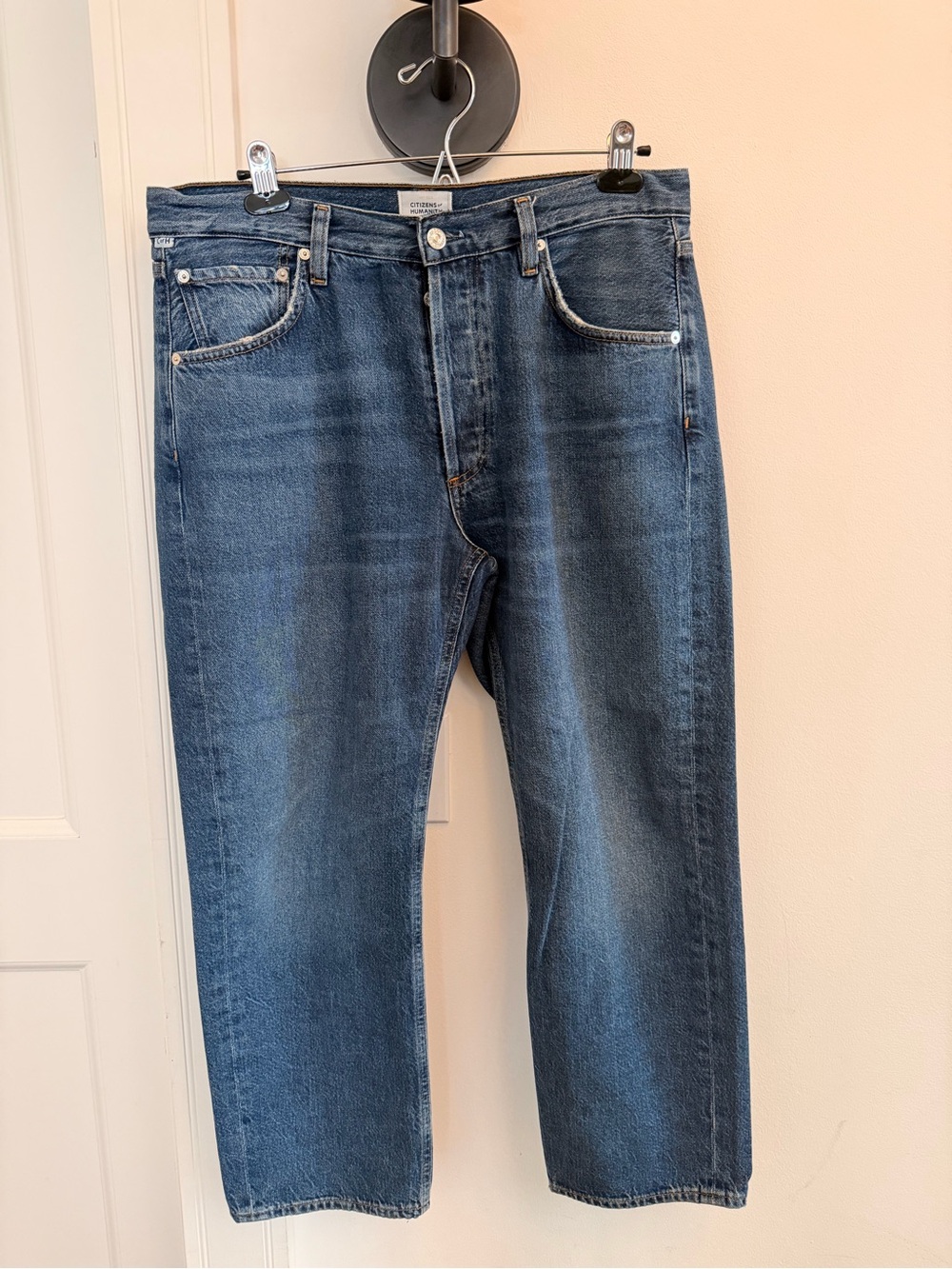 Citizens Of Humanity Relaxed Straight-Leg Jeans in Faded Blue